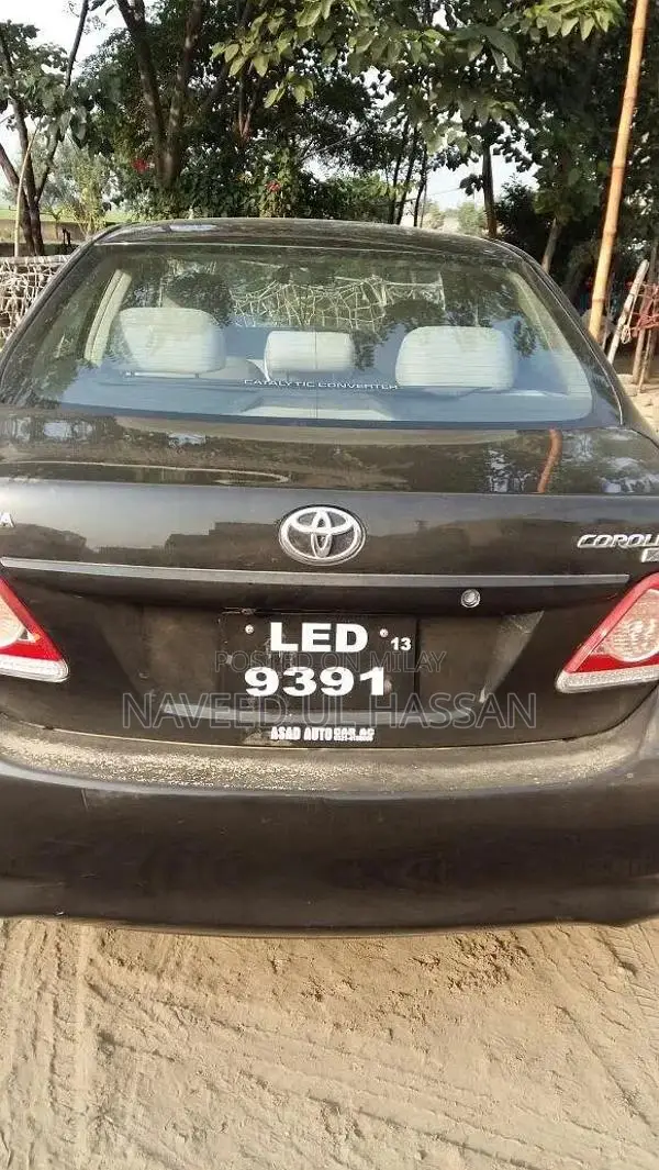 Toyota Corolla XLi Sedan - Reliable Compact Car