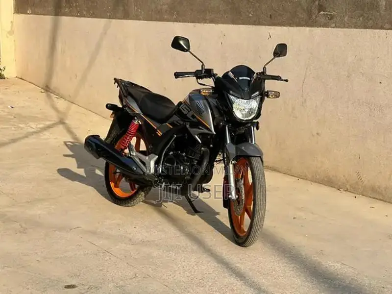 CB 150 F Motorcycle: Pristine Condition, Barely Used Office Commuter