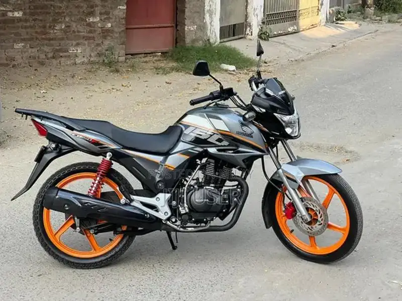 CB 150 F Motorcycle: Pristine Condition, Barely Used Office Commuter