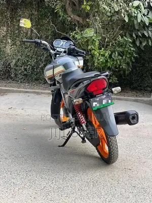 CB 150 F Motorcycle: Pristine Condition, Barely Used Office Commuter