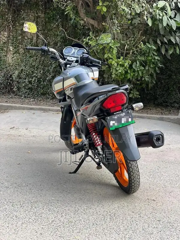 CB 150 F Motorcycle: Pristine Condition, Barely Used Office Commuter