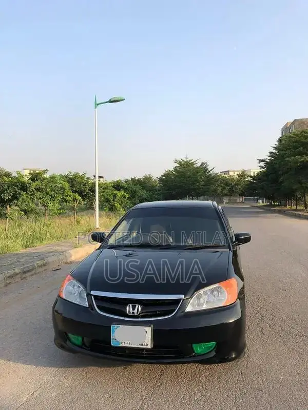 Honda Civic 2005 Sedan with Touchscreen and AC