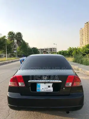 Honda Civic 2005 Sedan with Touchscreen and AC