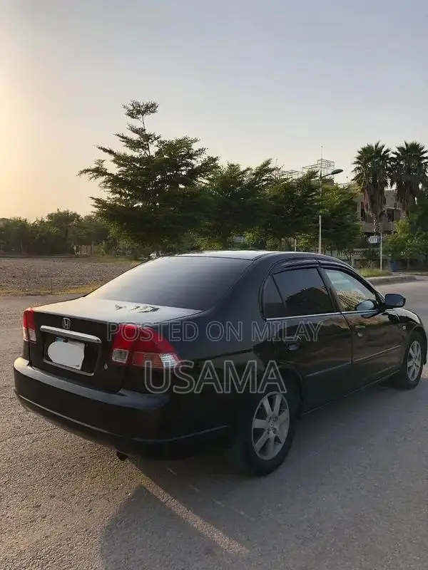 Honda Civic 2005 Sedan with Touchscreen and AC