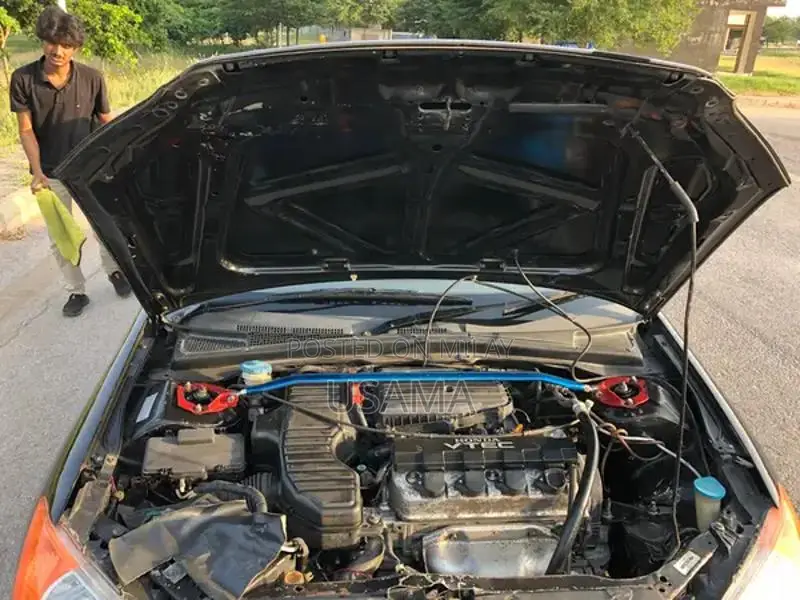 Honda Civic 2005 Sedan with Touchscreen and AC