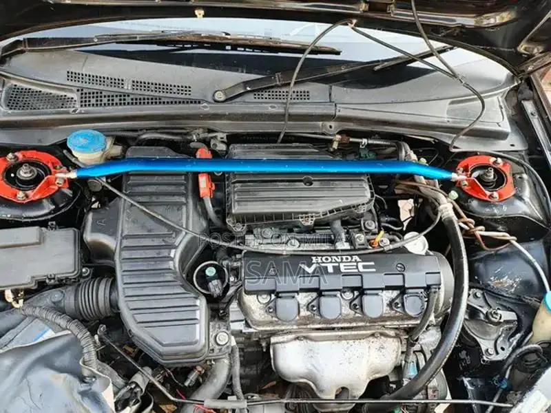 Honda Civic 2005 Sedan with Touchscreen and AC