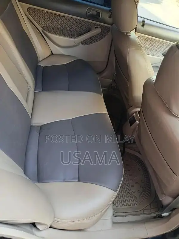 Honda Civic 2005 Sedan with Touchscreen and AC