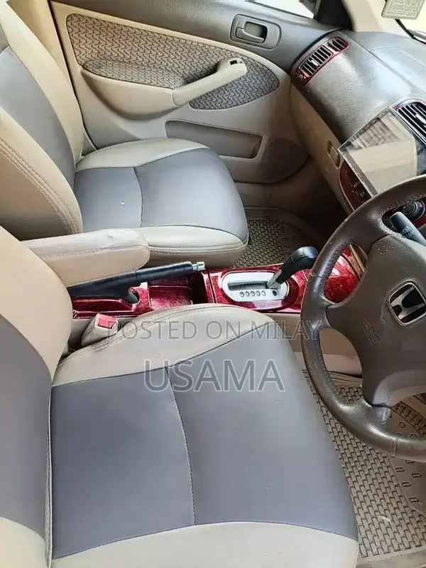 Honda Civic 2005 Sedan with Touchscreen and AC