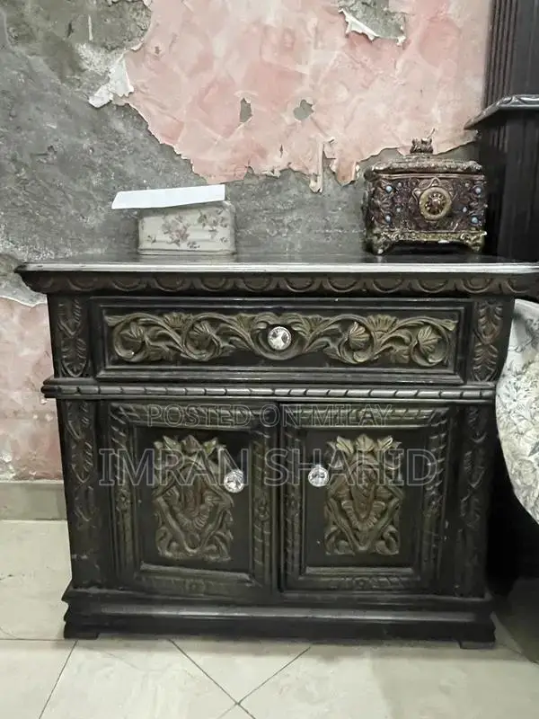 Chinioti Handcrafted Pure Wood Bed Set with Dressing Table