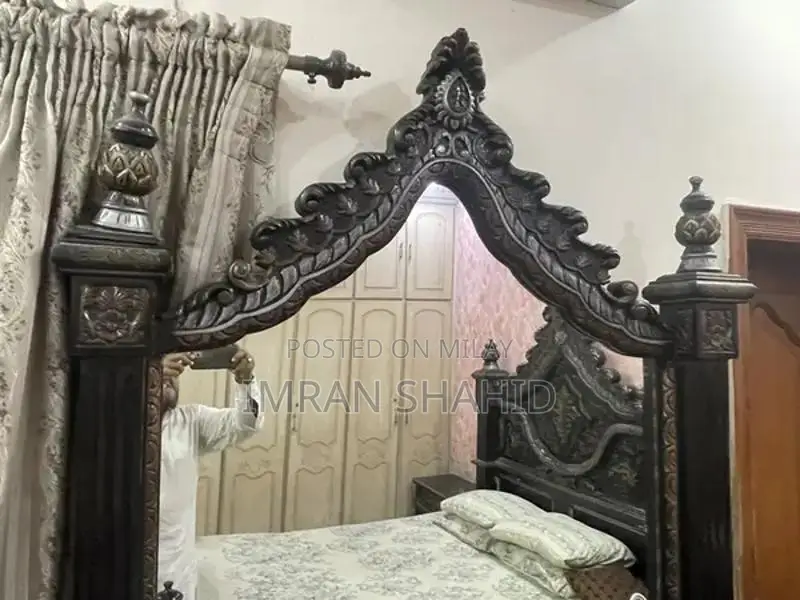 Chinioti Handcrafted Pure Wood Bed Set with Dressing Table