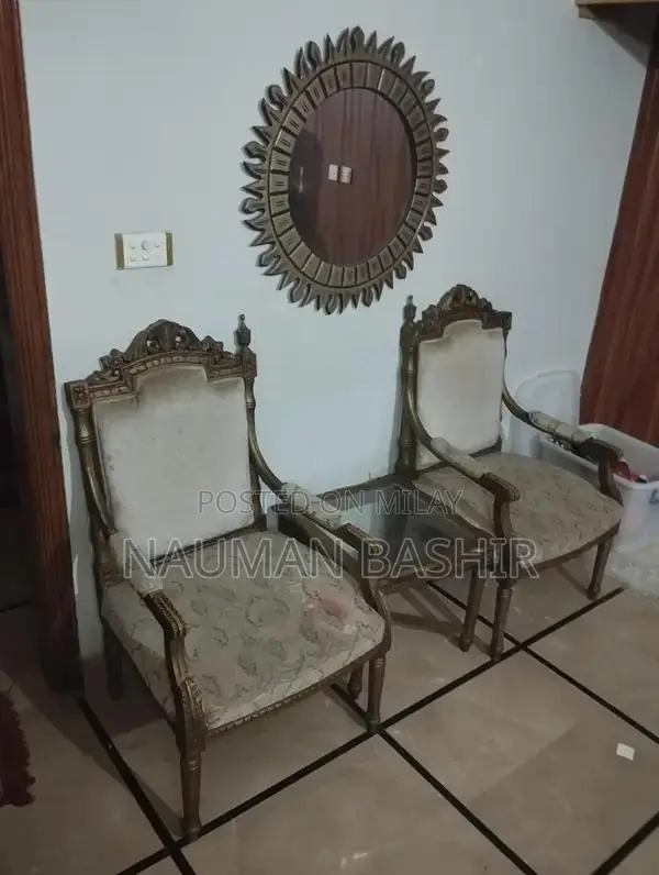 Wooden Coffee Chairs with Side Tables and Dikko Paint Finish