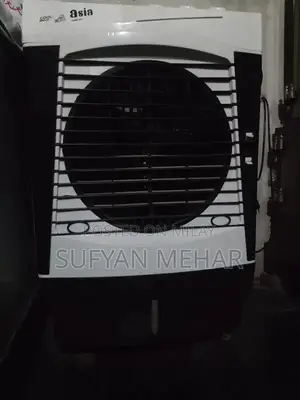 Photo - Compact White and Black Humidifier with Advanced Features