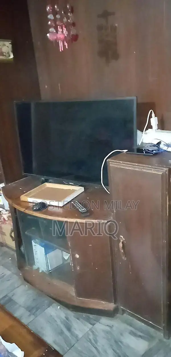 Elegant Wooden Showcase Display Cabinet