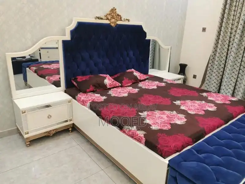 Complete Used Bedroom Furniture Set with Mattress and Drawers