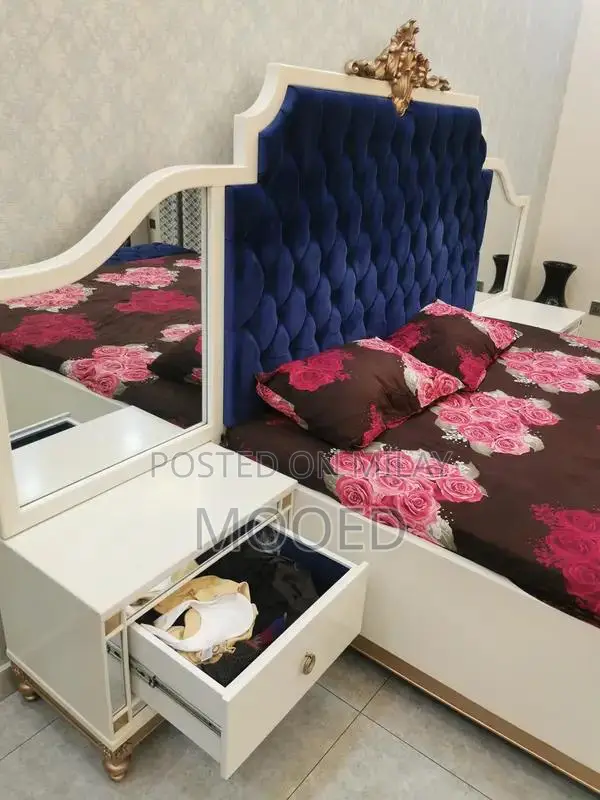 Complete Used Bedroom Furniture Set with Mattress and Drawers