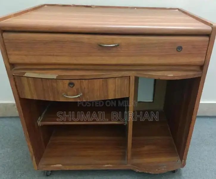 Versatile Computer Table for Laptop and Workspace