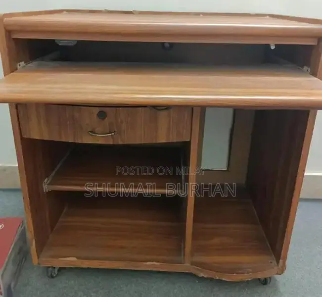 Versatile Computer Table for Laptop and Workspace