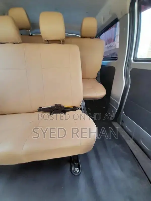 Changan Karvaan 2022 Base Model Silver Minivan