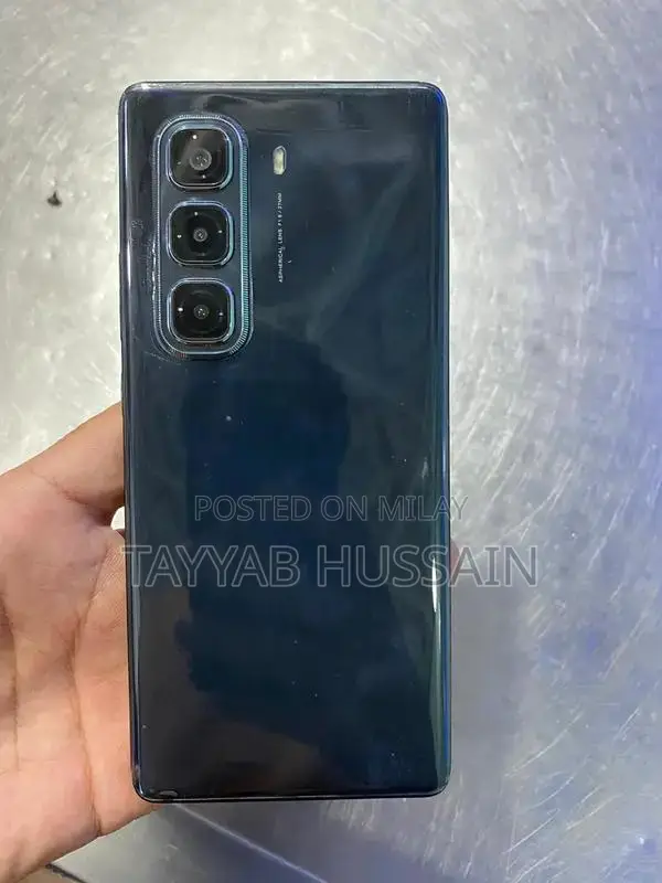 High-Performance Smartphone with Large Storage and Battery