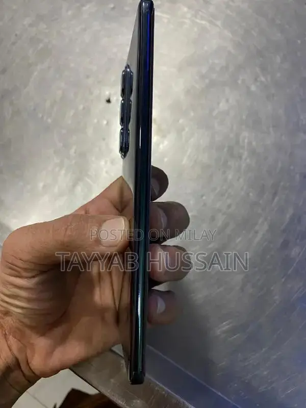 High-Performance Smartphone with Large Storage and Battery