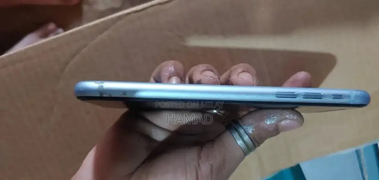 Apple iPhone XR 128GB Factory Unlocked Smartphone