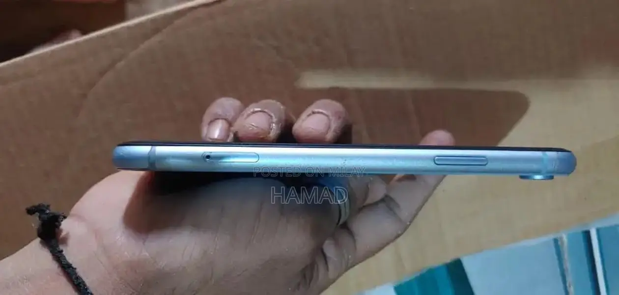 Apple iPhone XR 128GB Factory Unlocked Smartphone