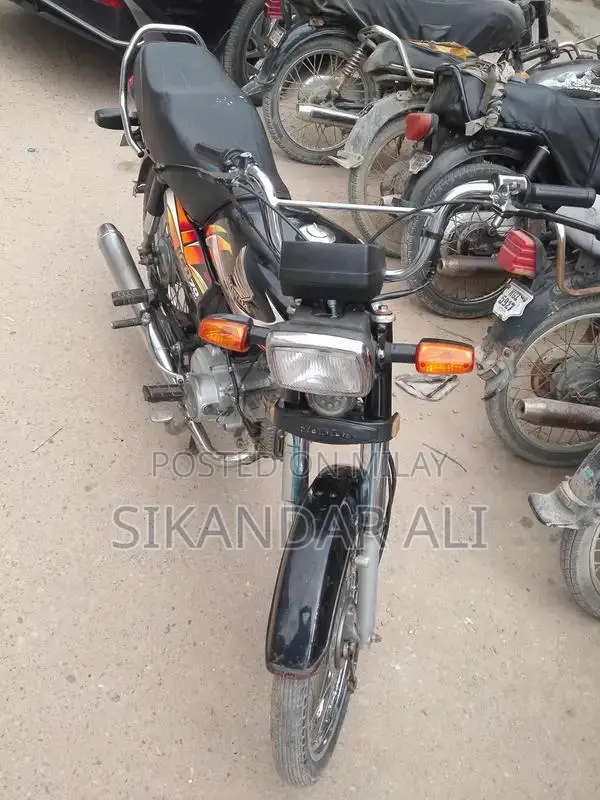 Honda CD 70 Motorcycle - Classic Two-Wheeler in Excellent Condition