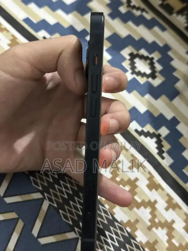 Apple iPhone 13 - High-Quality 128GB Smartphone