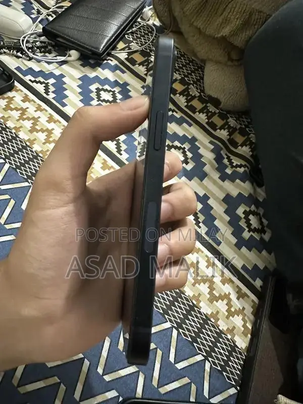 Apple iPhone 13 - High-Quality 128GB Smartphone