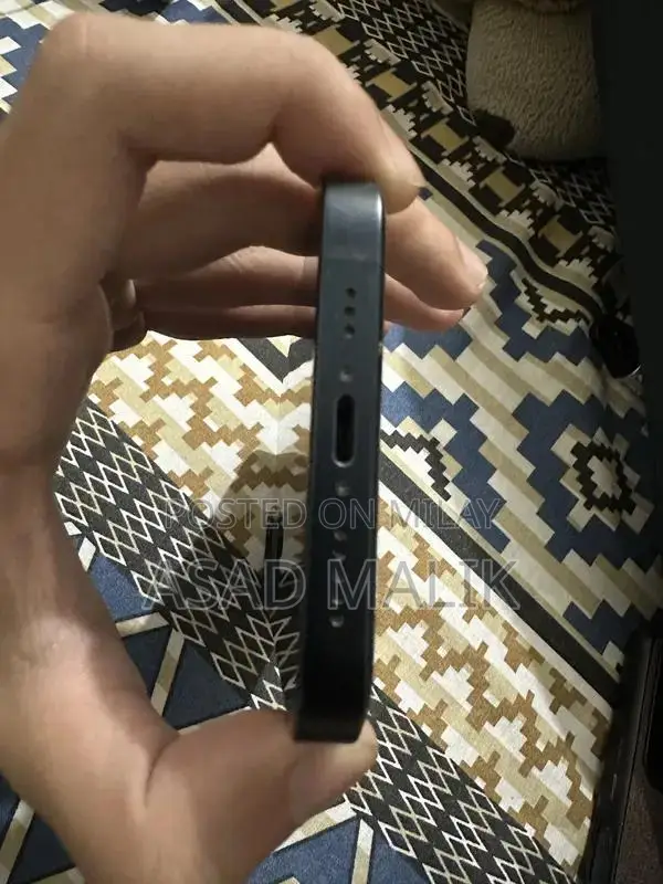 Apple iPhone 13 - High-Quality 128GB Smartphone