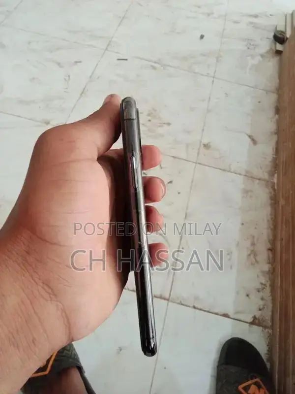 Compact Mobile Device with Essential Functionality