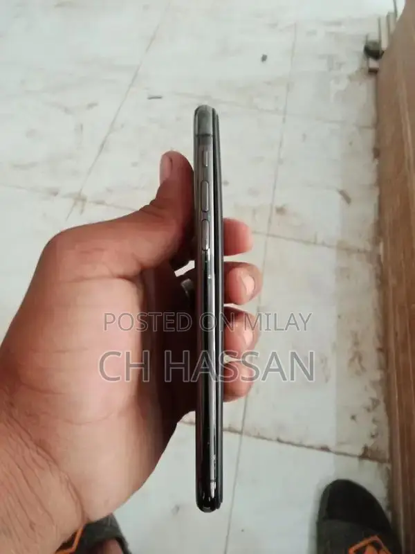 Compact Mobile Device with Essential Functionality