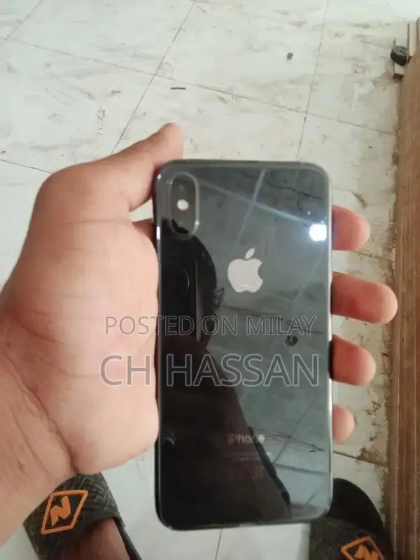 Compact Mobile Device with Essential Functionality