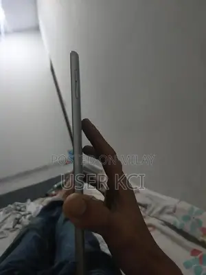 iPhone 11 Smartphone with iOS 17 and Gaming Performance