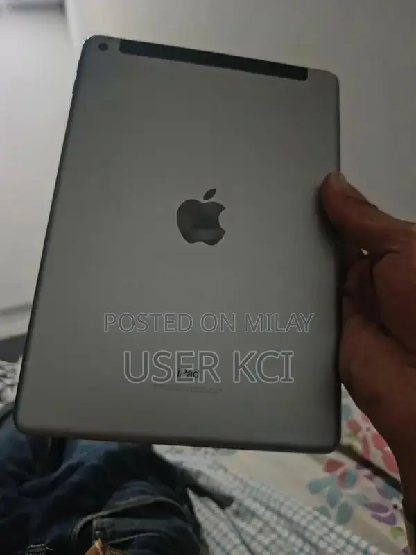 iPhone 11 Smartphone with iOS 17 and Gaming Performance