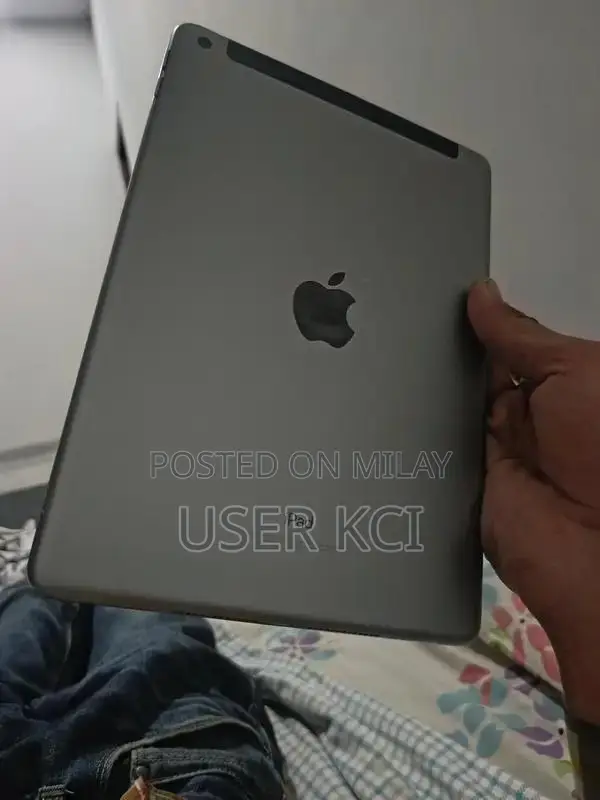 iPhone 11 Smartphone with iOS 17 and Gaming Performance