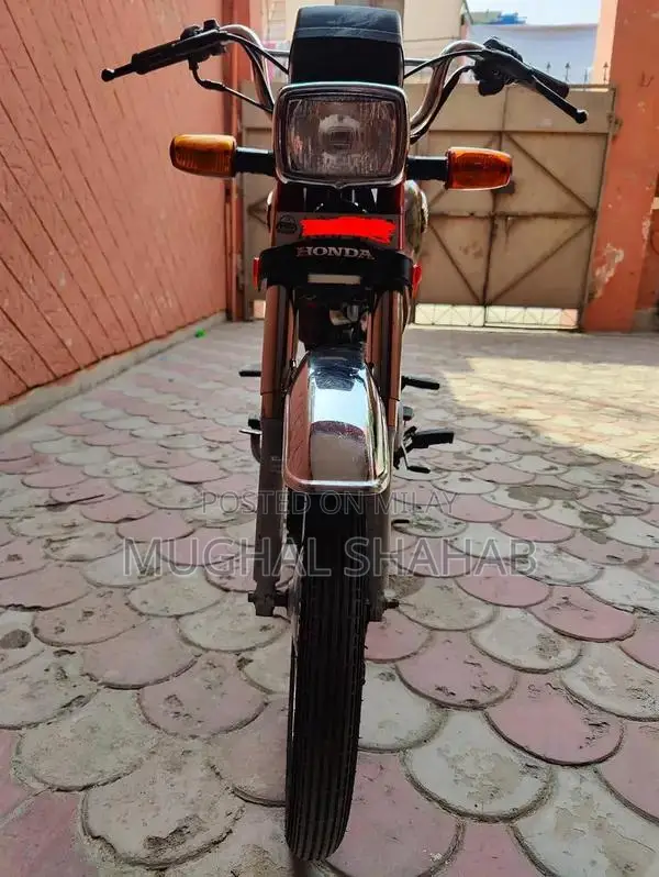CD 70 Motorcycle 2023 Model