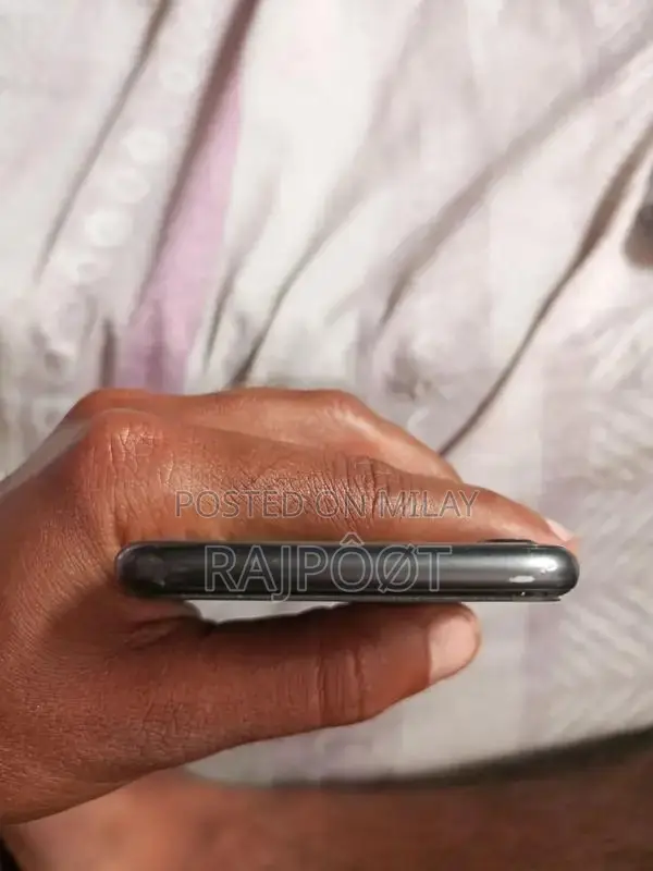 iPhone 8 64GB Smartphone Excellent Condition