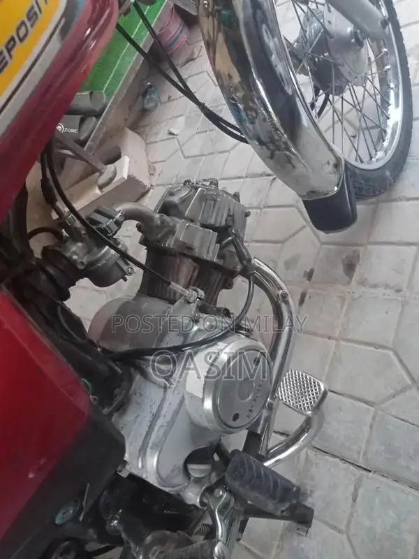 Honda CD 70 Motorcycle - Classic Commuter Bike