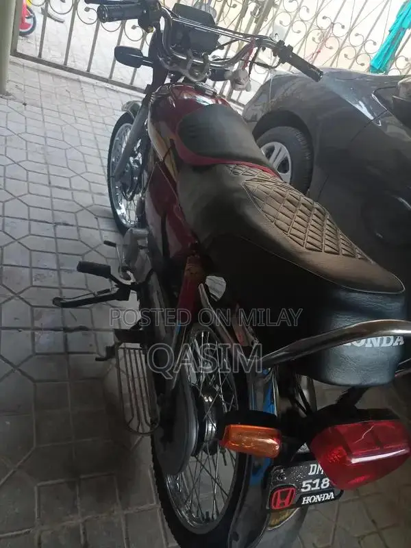 Honda CD 70 Motorcycle - Classic Commuter Bike