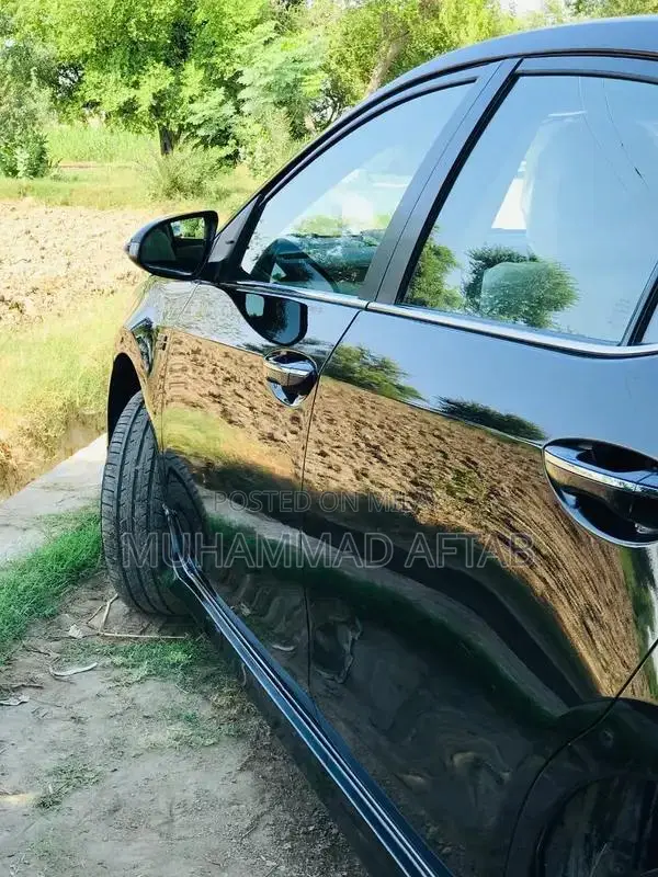 Lightly Used Guanine Hand-Operated Vehicle