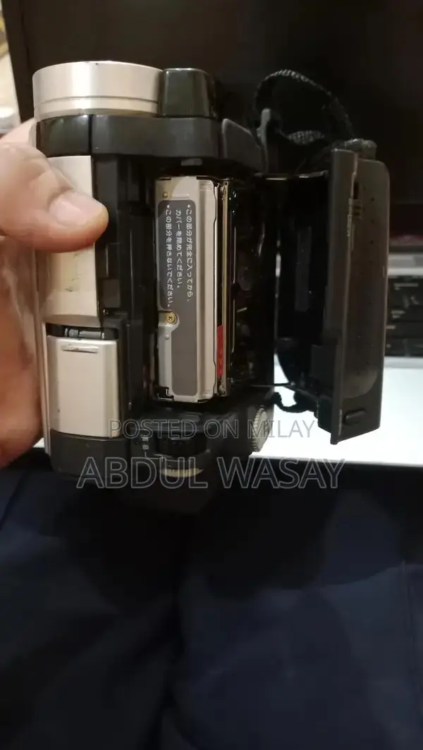 Victor Digital Camcorder with JVC Lens - 10x Optical Zoom