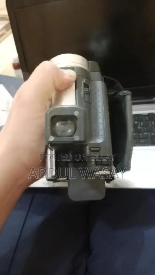 Victor Digital Camcorder with JVC Lens - 10x Optical Zoom