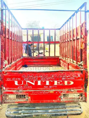 United 100 R Rickshaw - Classic Three-Wheeler Vehicle