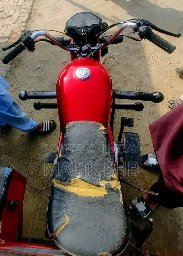 United 100 R Rickshaw - Classic Three-Wheeler Vehicle