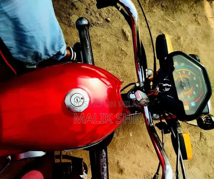 United 100 R Rickshaw - Classic Three-Wheeler Vehicle