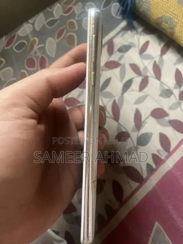 Aquos R2 Smartphone for Gaming - Back Panel Damaged