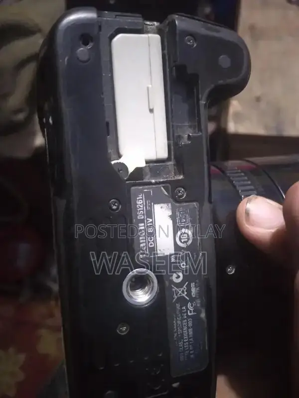 Canon 450D DSLR Camera with EF-S 75-300mm Telephoto Lens