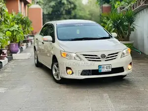 Photo - Toyota Corolla XLi 2013 VVTI Sedan Low Mileage Clean Condition