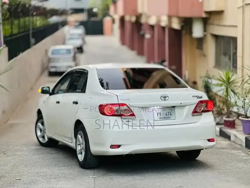 Toyota Corolla XLi 2013 VVTI Sedan Low Mileage Clean Condition